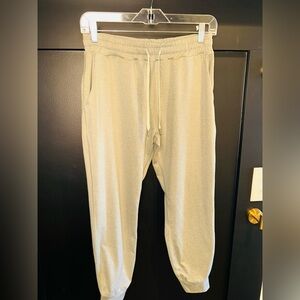 Vuori Woman’s Boyfriend Jogger Dreamknit  Pants